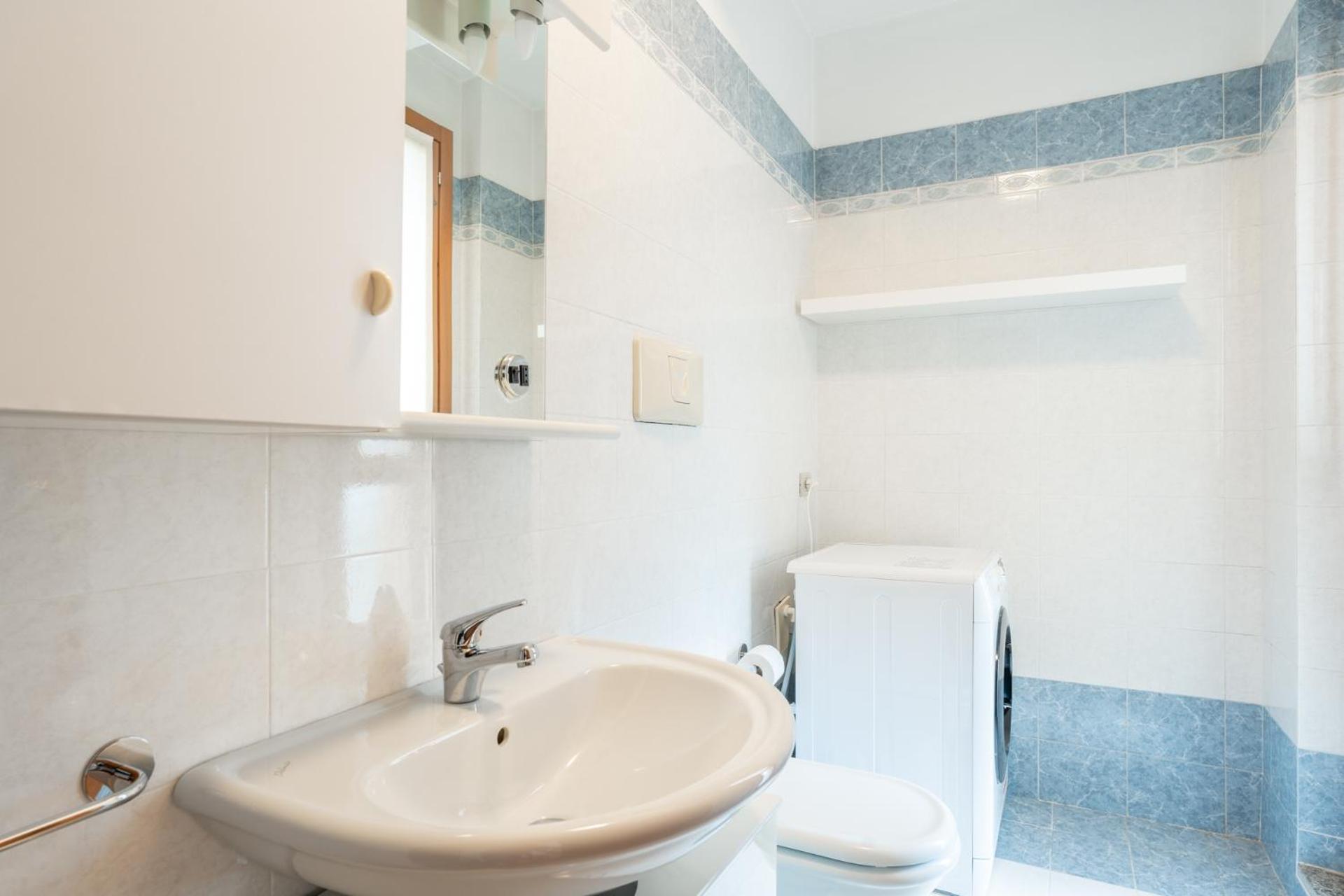 Spacious Bright Apartment Near City Center And Como Lake With Air Conditioning Lecco Bagian luar foto