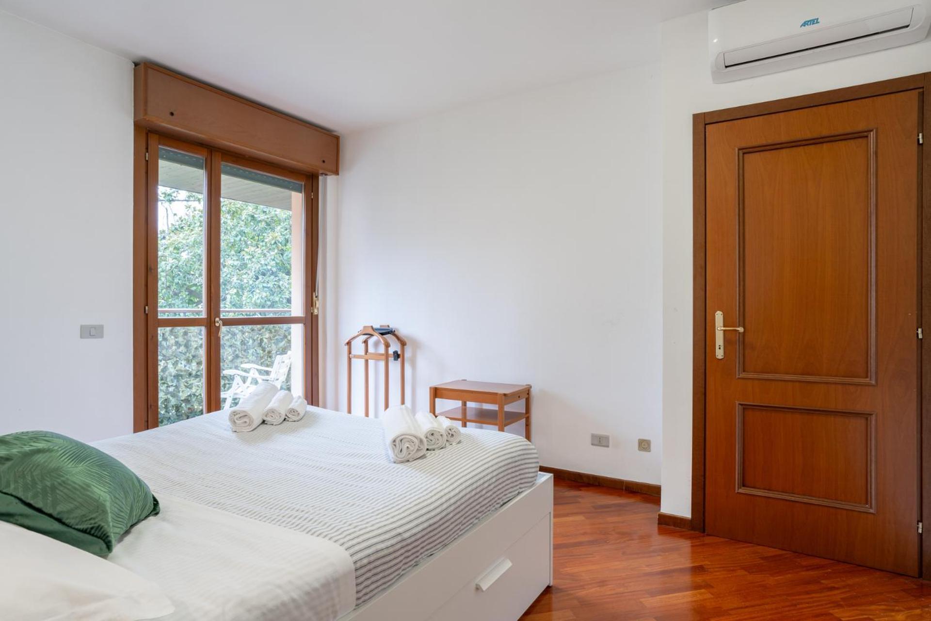 Spacious Bright Apartment Near City Center And Como Lake With Air Conditioning Lecco Bagian luar foto