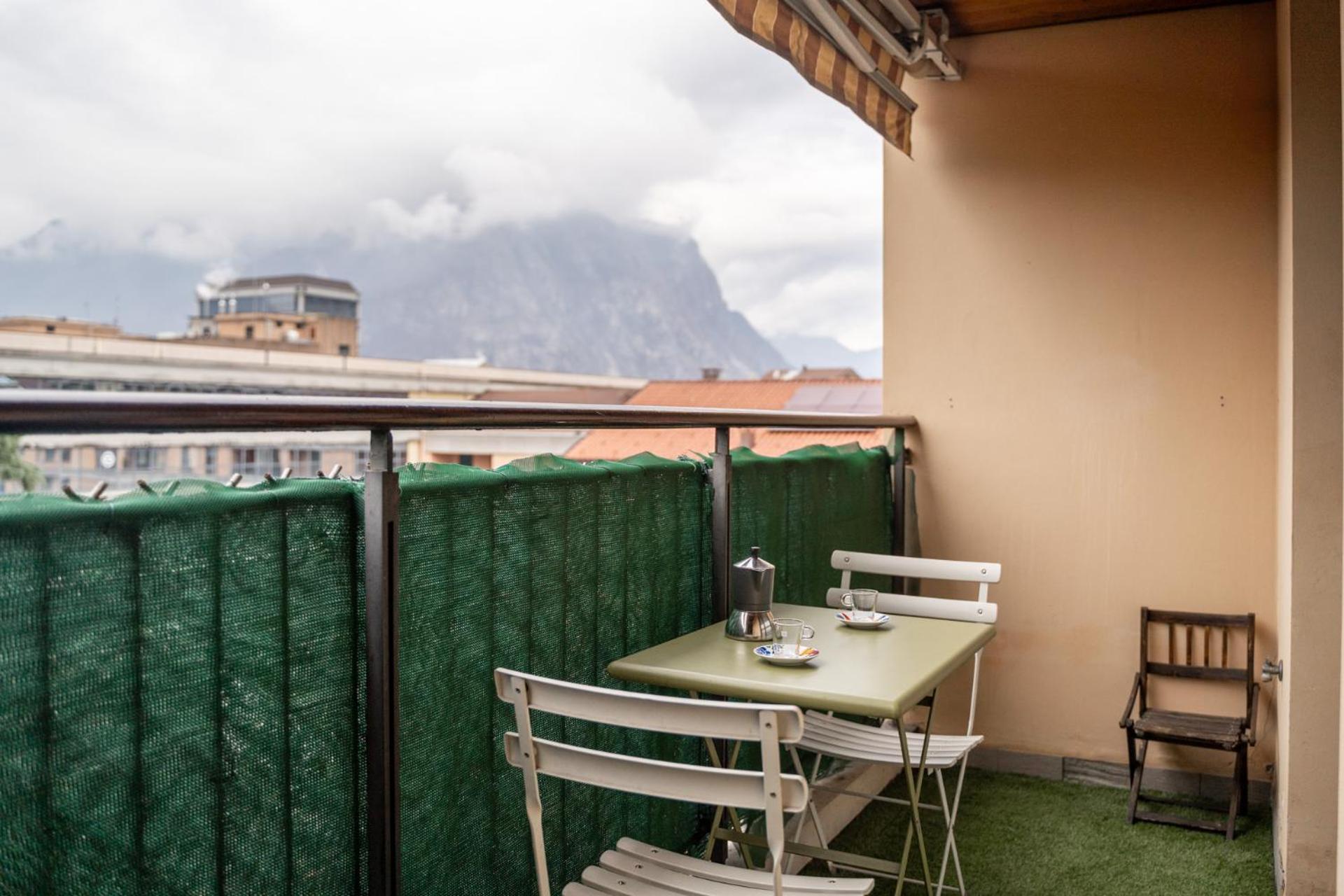 Spacious Bright Apartment Near City Center And Como Lake With Air Conditioning Lecco Bagian luar foto