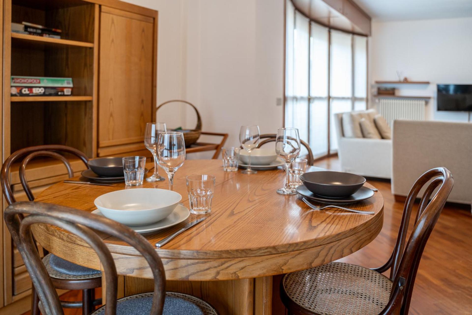 Spacious Bright Apartment Near City Center And Como Lake With Air Conditioning Lecco Bagian luar foto