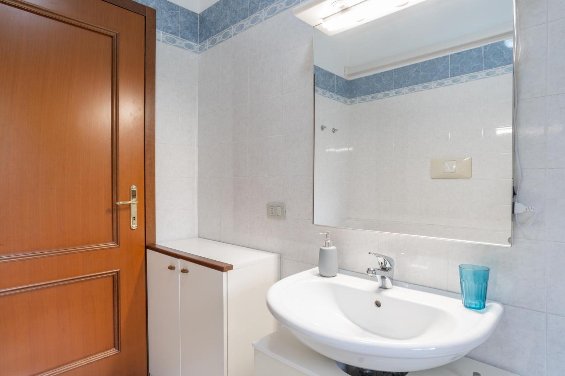 Spacious Bright Apartment Near City Center And Como Lake With Air Conditioning Lecco Bagian luar foto